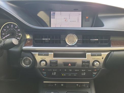 Used 2013 Lexus ES 350 w/ Luxury Pkg FWD image 14