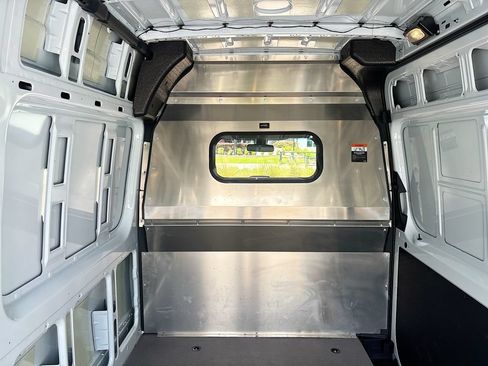 Used 2025 Mercedes-Benz Sprinter 2500 image 10