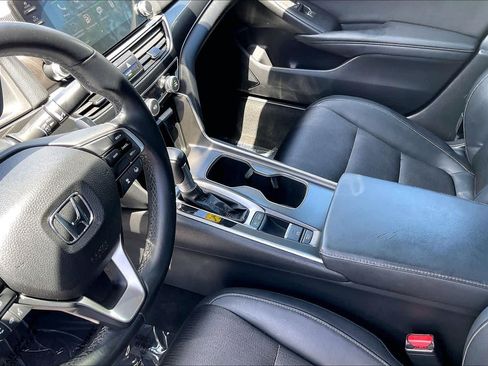 Used 2018 Honda Accord Sport image 17