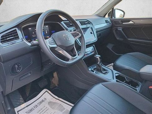 Used 2023 Volkswagen Tiguan SE w/ Panoramic Sunroof Package image 15