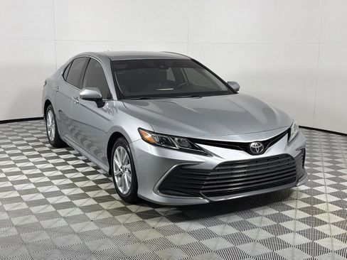 Used 2022 Toyota Camry LE FWD image 3