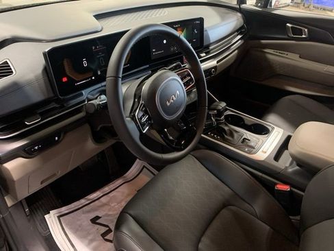 New 2026 Kia Carnival FWD image 10