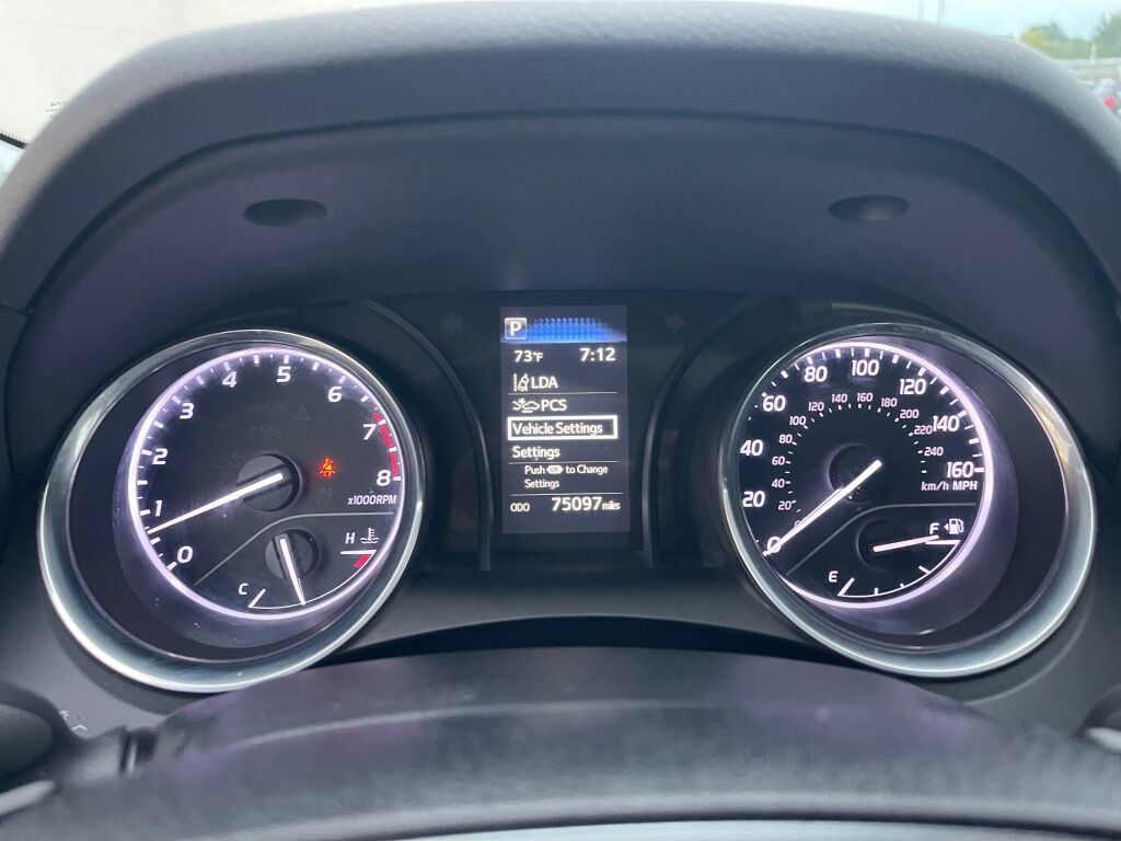 Used 2020 Toyota Camry SE FWD image 18