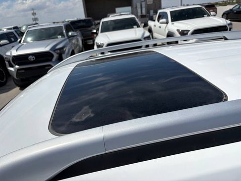 Used 2025 Hyundai Venue SEL FWD image 5