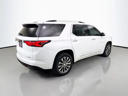 Used 2023 Chevrolet Traverse Premier w/ LPO, Cargo Package FWD image 7