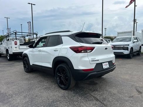 New 2026 Chevrolet TrailBlazer LT w/ Midnight Edition FWD image 5