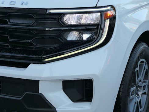 Used 2025 Ford Expedition Max Active image 10