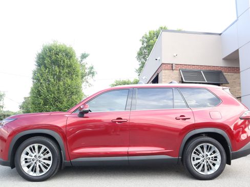 Used 2026 Toyota Grand Highlander AWD image 10