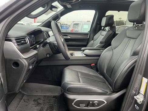 Used 2024 Jeep Wagoneer Series III w/ Premium Group I image 13