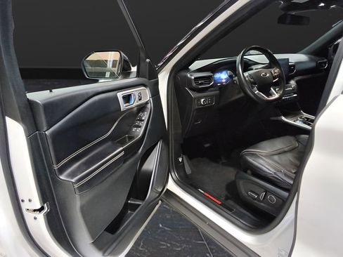 Used 2020 Ford Explorer ST image 12