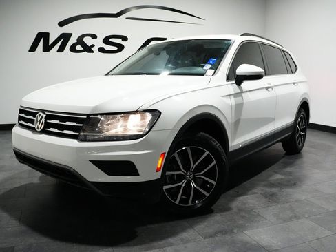 Used 2021 Volkswagen Tiguan SE image 2