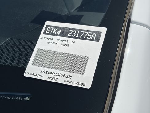 Certified 2025 Toyota Corolla SE FWD image 31