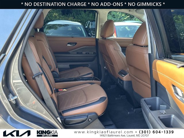 Used 2022 Nissan Pathfinder Platinum w/ Cargo Package AWD/4WD image 17