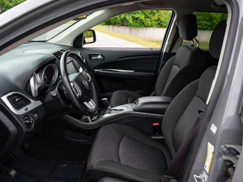 Used 2019 Dodge Journey SE w/ Safe & Sound Group FWD image 14