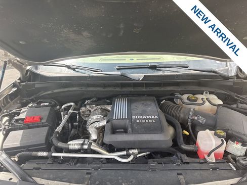 Used 2022 Chevrolet Suburban Premier AWD/4WD image 32