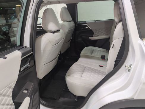 Used 2023 Mitsubishi Outlander SEL AWD/4WD image 16