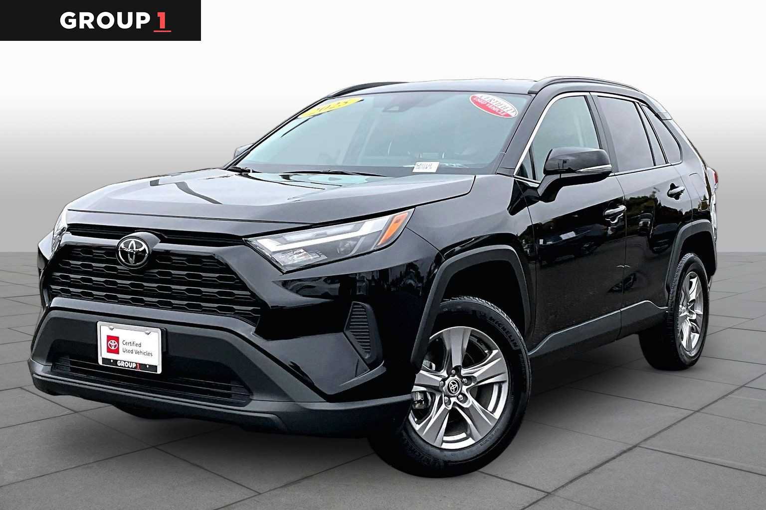 Certified 2025 Toyota RAV4 XLE AWD/4WD image 1