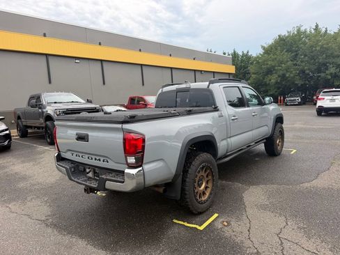 Used 2019 Toyota Tacoma TRD Off-Road AWD/4WD image 8