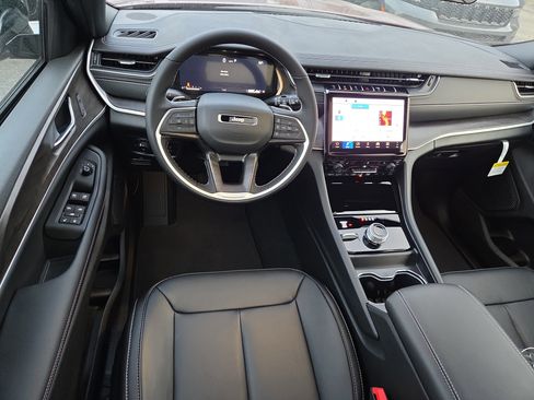 New 2025 Jeep Grand Cherokee L Limited w/ Trailer Tow Package image 8