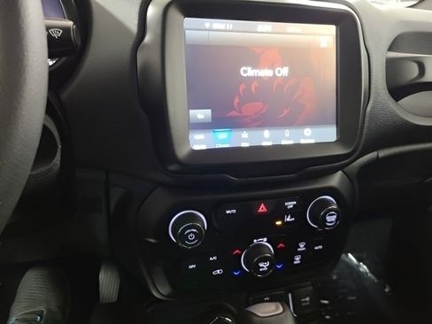 Used 2023 Jeep Renegade Latitude AWD/4WD image 27