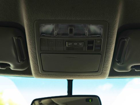 Used 2012 Toyota Highlander Limited FWD image 36