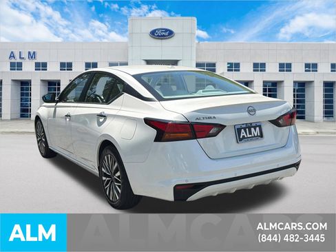 Used 2025 Nissan Altima 2.5 SV FWD image 8