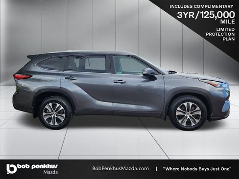 Used 2023 Toyota Highlander XLE AWD/4WD image 24