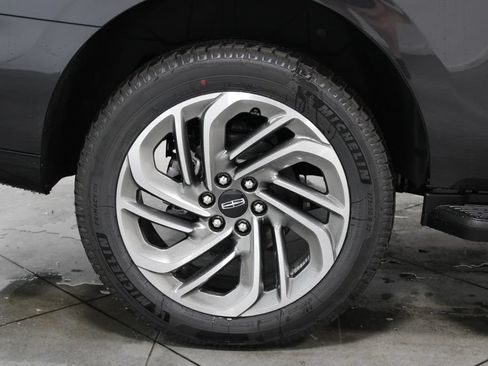 New 2026 Lincoln Navigator Premiere AWD/4WD image 15