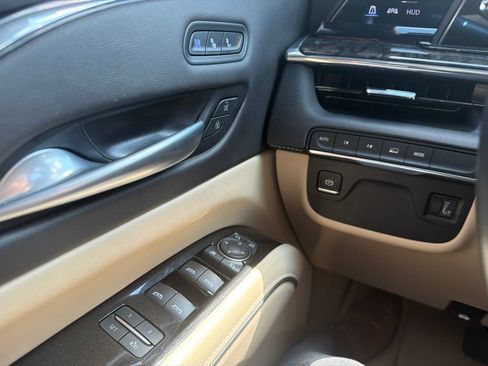 Certified 2024 Cadillac Escalade Premium Luxury AWD/4WD image 15
