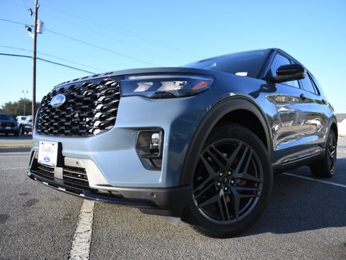 New 2026 Ford Explorer ST-Line w/ ST-Line Street Pack image 3