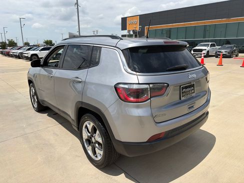 Used 2018 Jeep Compass Limited w/ Navigation Group FWD image 3