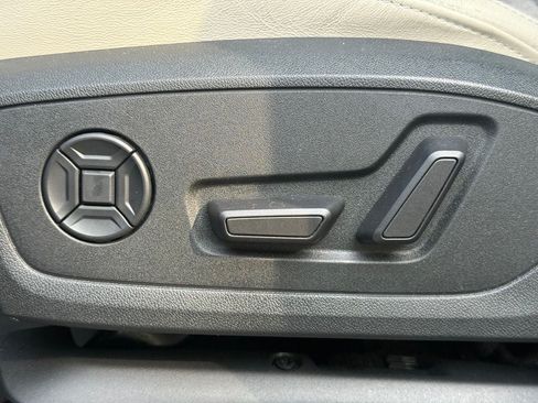 Used 2023 Audi Q3 2.0T Premium w/ Convenience Package AWD/4WD image 13