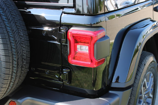 New 2026 Jeep Wrangler Unlimited Sahara AWD/4WD image 37