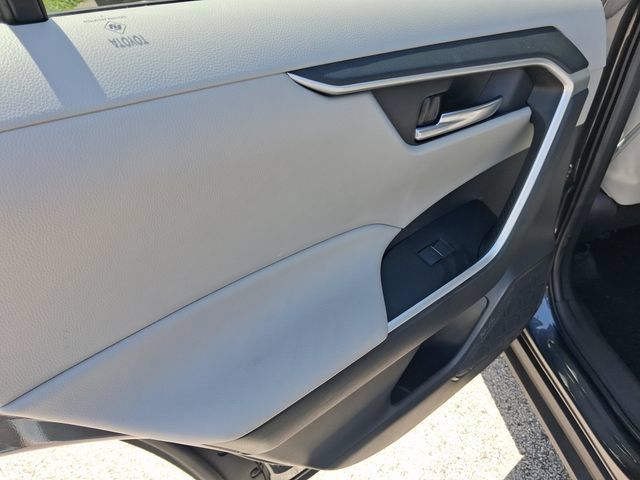 Used 2023 Toyota RAV4 XLE Premium FWD image 9