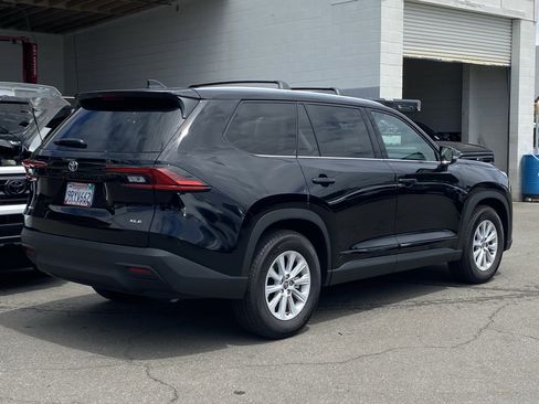 Used 2025 Toyota Grand Highlander AWD image 3