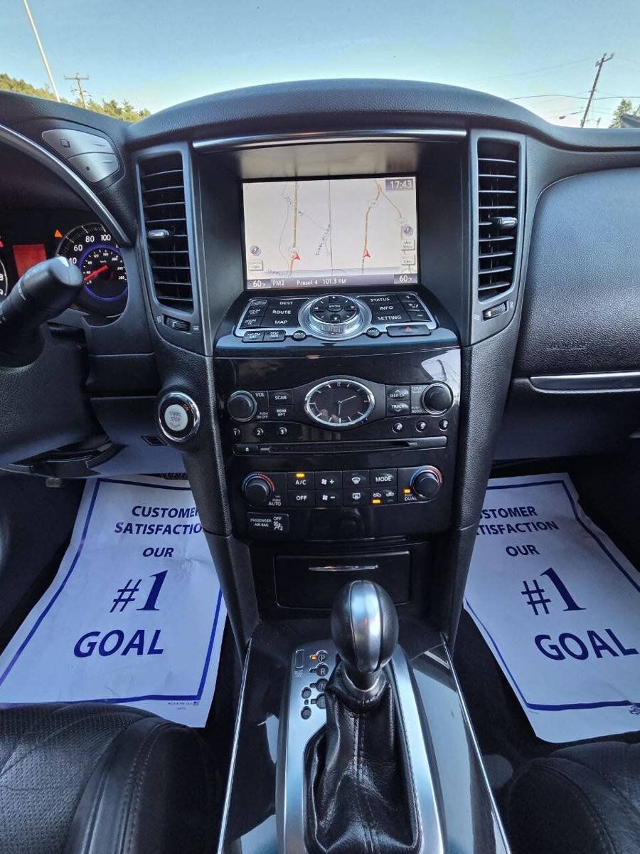 Used 2011 INFINITI FX35 AWD w/ Premium Pkg image 24