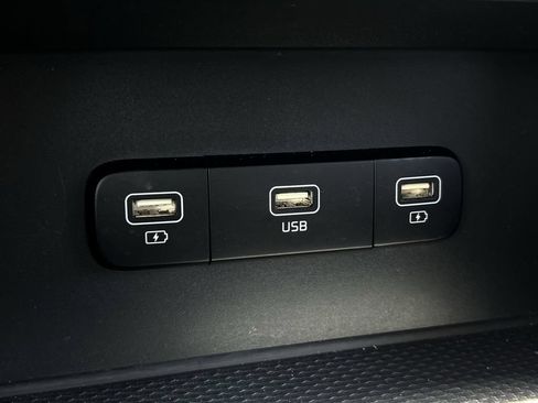 Used 2023 Kia Carnival LX FWD image 25