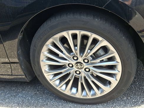 Used 2022 Toyota Avalon Limited w/ Advanced Safety Package FWD image 5