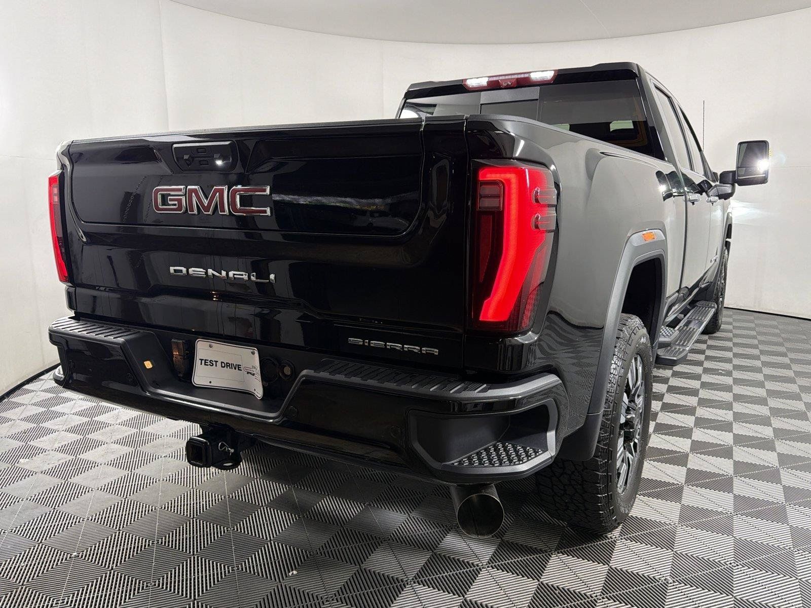 Used 2025 GMC Sierra 2500 Denali w/ Denali Reserve Package AWD/4WD image 6