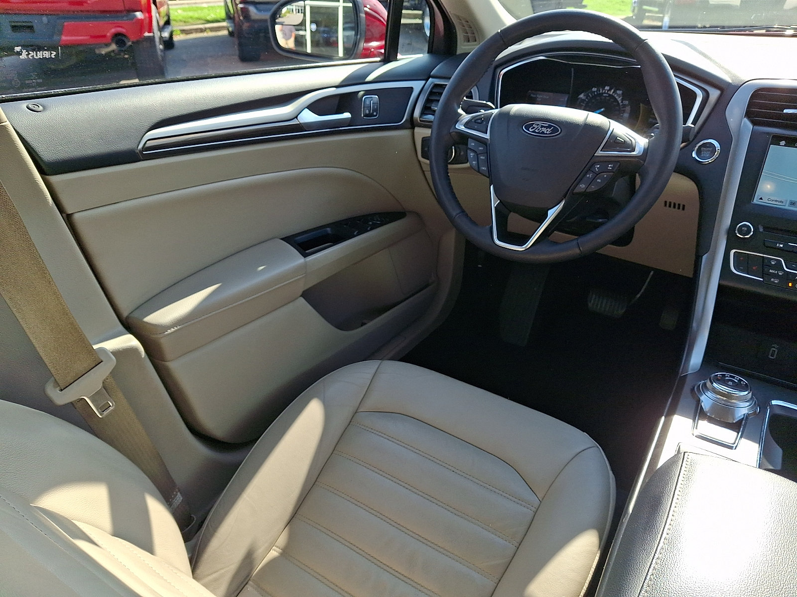 Certified 2018 Ford Fusion SE w/ Fusion SE Technology Package FWD image 13