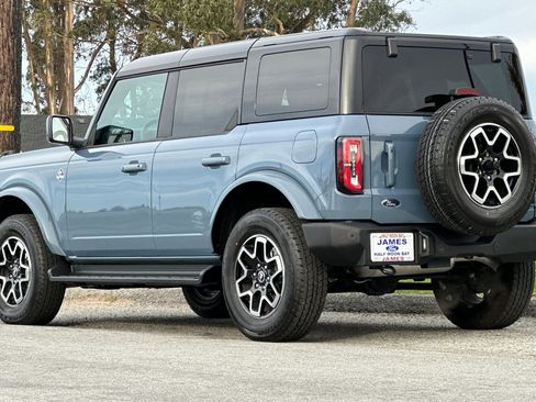 Used 2025 Ford Bronco Outer Banks image 3