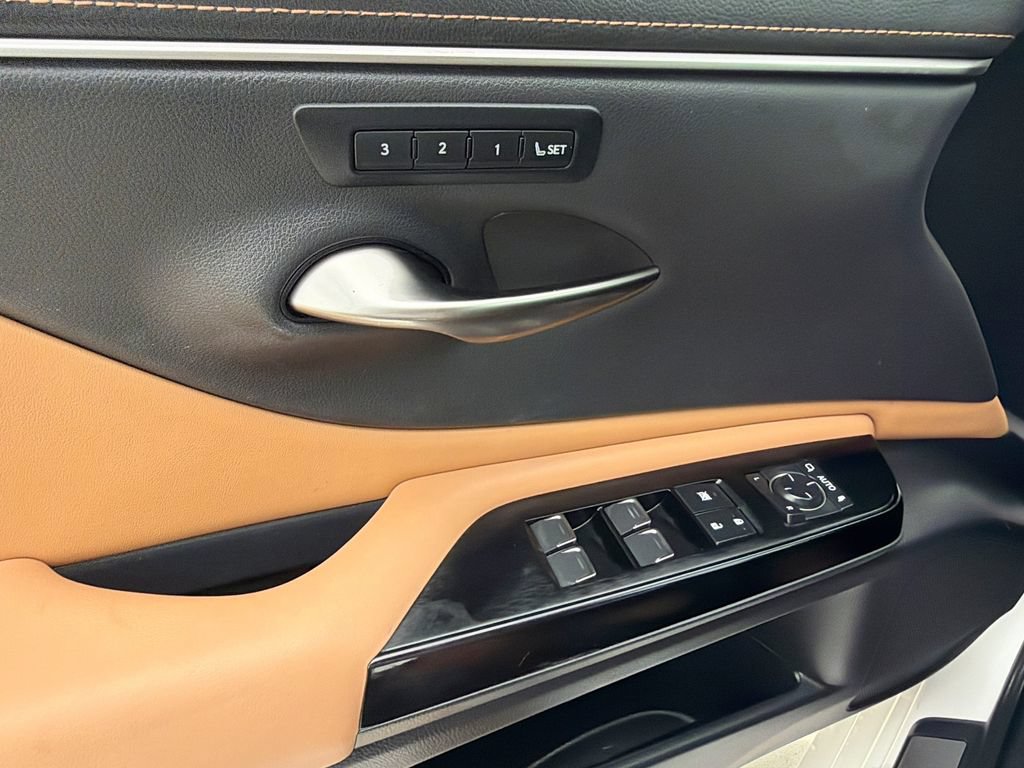 Certified 2024 Lexus ES 350 w/ Premium Package FWD image 29