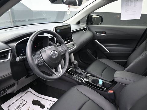 Used 2025 Toyota Corolla Cross XLE w/ Convenience Package image 24