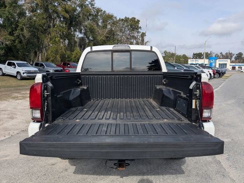 Used 2020 Toyota Tacoma SR image 12