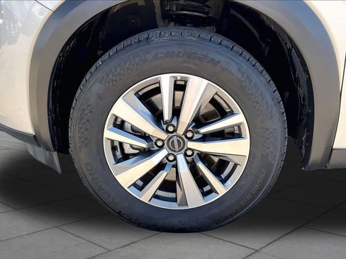 Used 2025 Nissan Pathfinder SL FWD image 10
