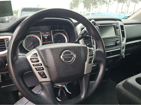 Certified 2019 Nissan Titan SV AWD/4WD image 5