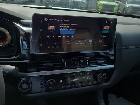 New 2026 Nissan Pathfinder Platinum image 18