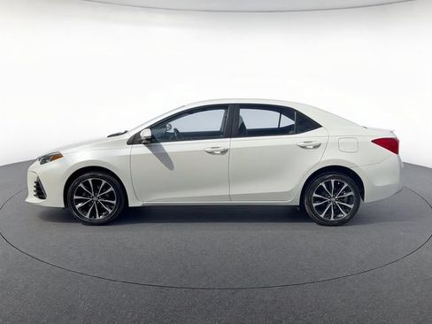 Used 2017 Toyota Corolla SE FWD image 2