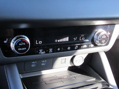 New 2025 Mitsubishi Outlander SE image 17