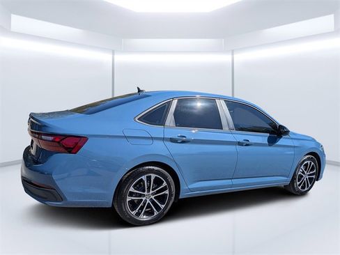 Certified 2025 Volkswagen Jetta Sport image 3